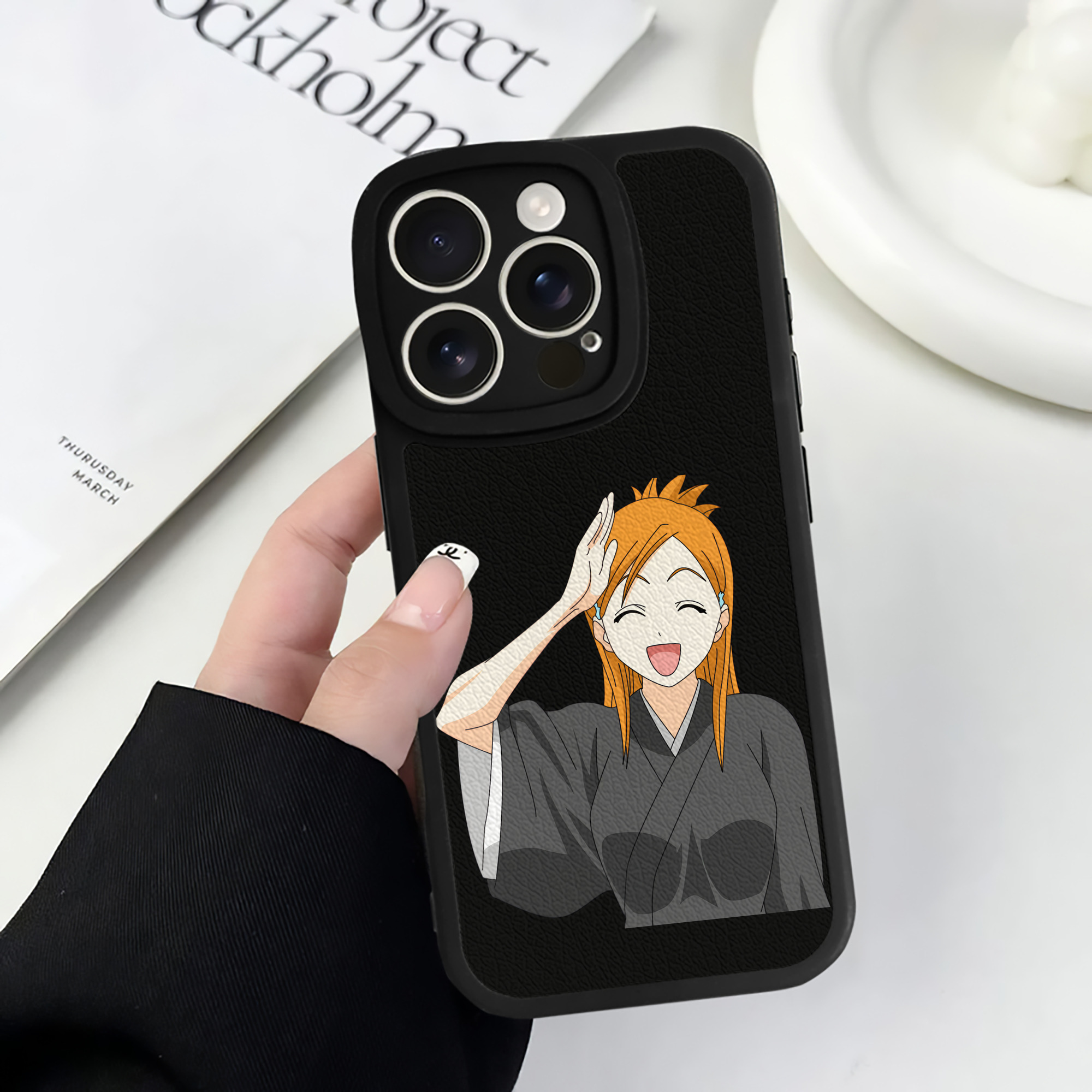 （画像用） ブリーチ 井上織姫（いのうえおりひめ） BLEACH Inoue Orihime 【iPhone 16シリーズ対応】シリコンスマホケース（レザー調） 材質：シリコン